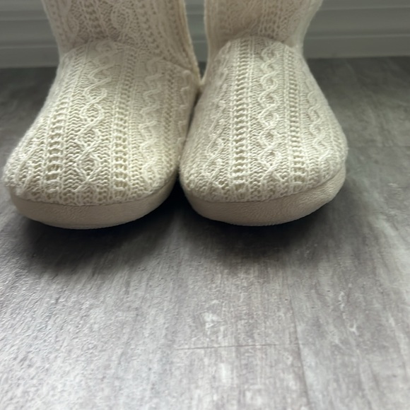NWOT women’s cream colored crochet bootie slippers - Picture 6 of 8